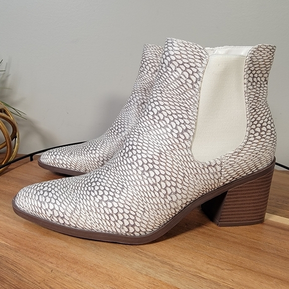 The Limited Kiki Vegan Eather Ankle Boots Booties Size 8 - Picture 8 of 13